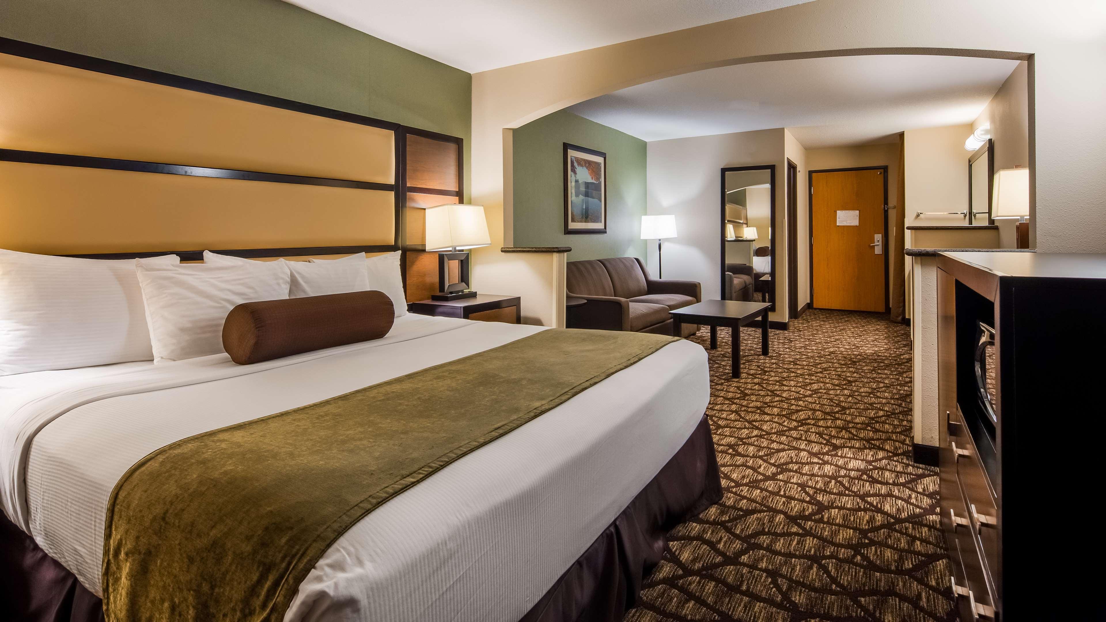 Best Western Plus Mall Drive 3*