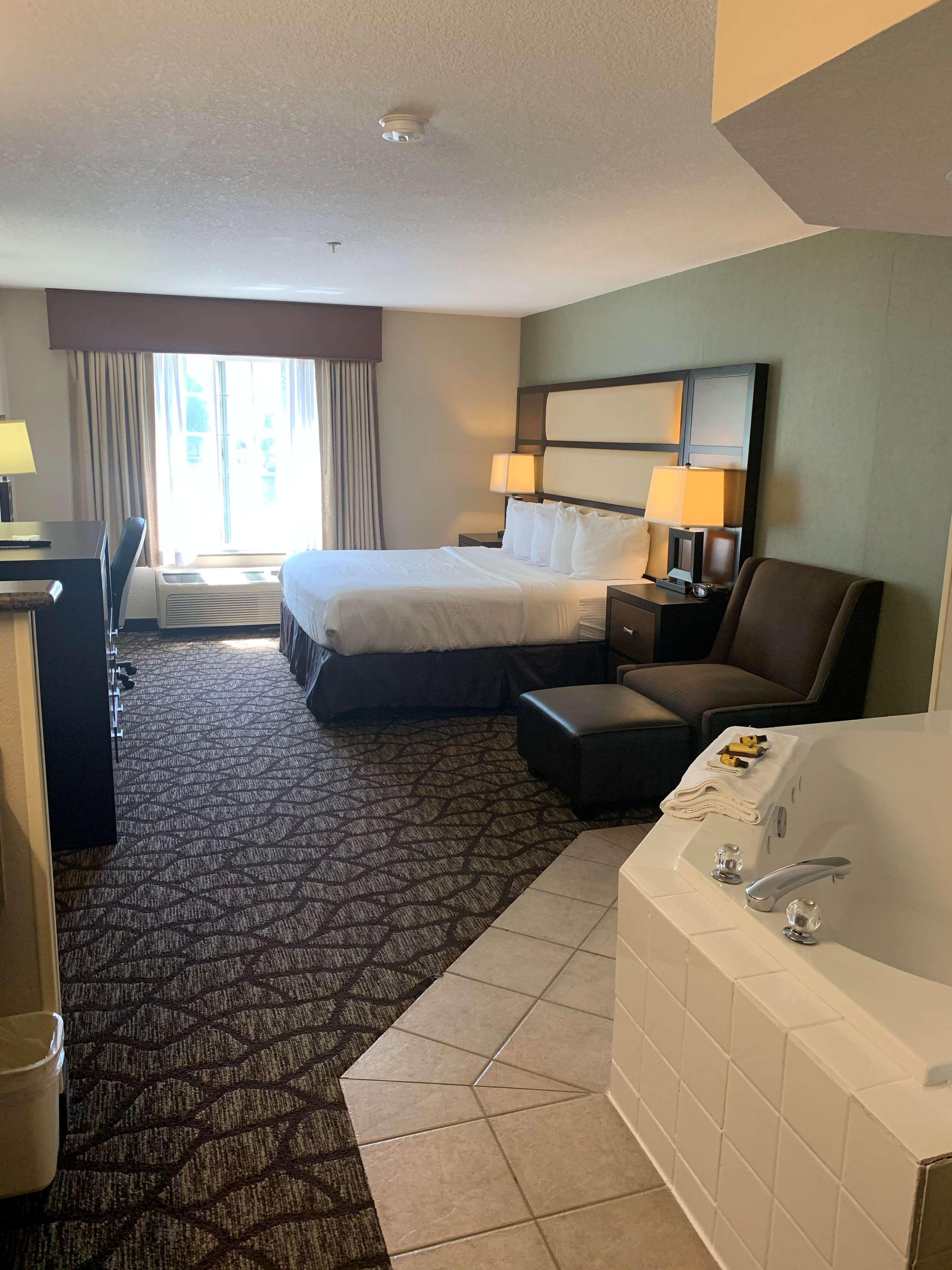 Best Western Plus Mall Drive