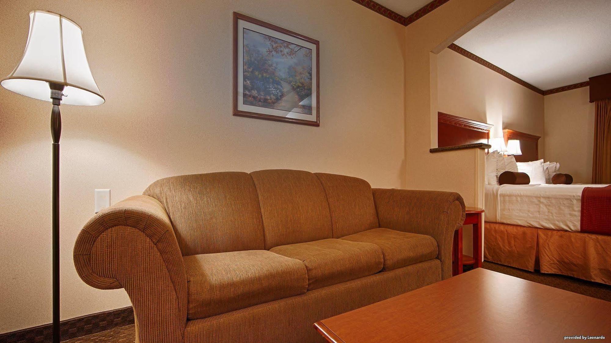 Best Western Plus Mall Drive Hotel 3*